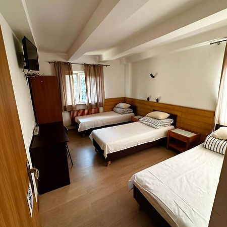 Hostel Tolek Варшава Экстерьер фото