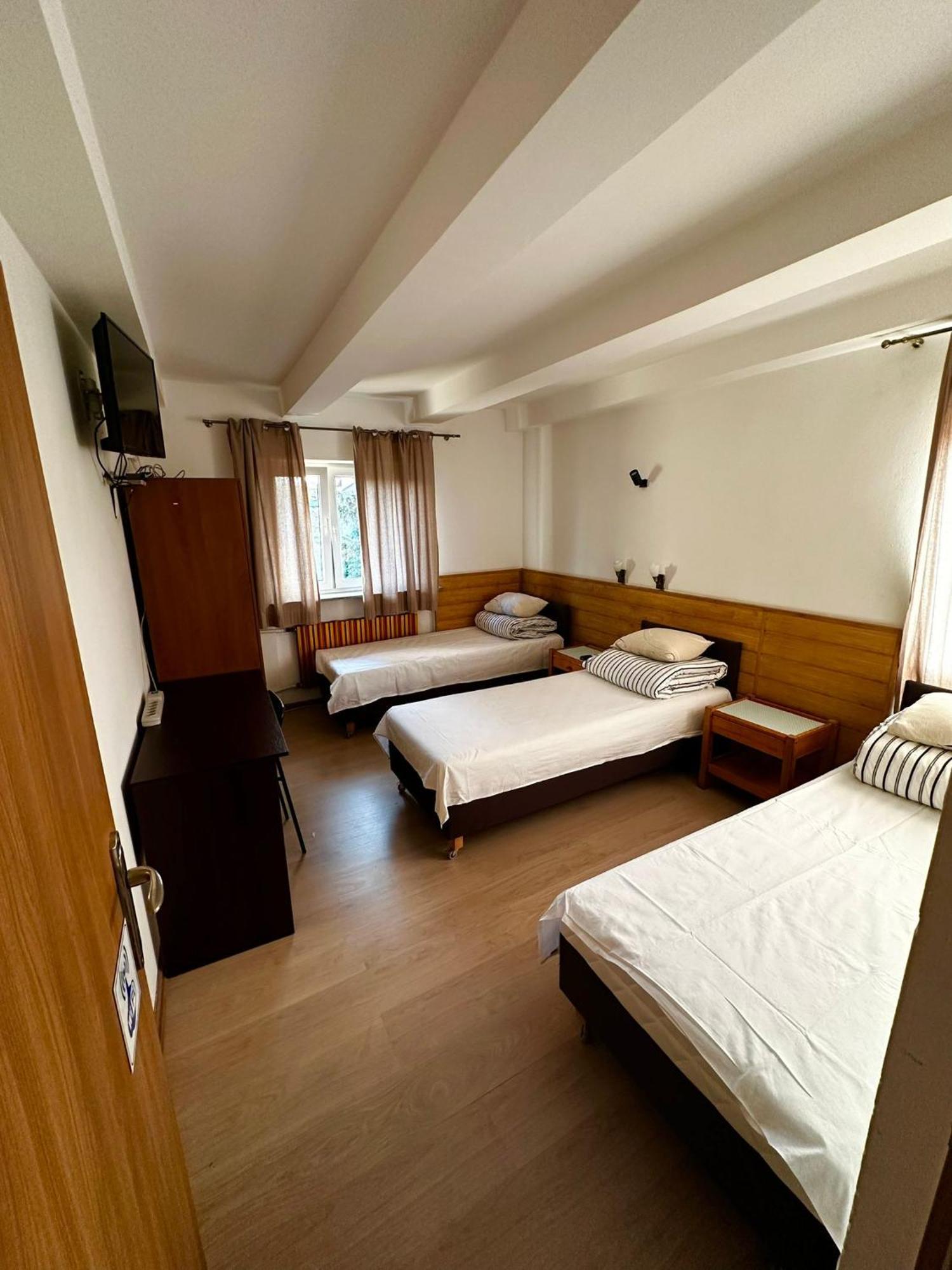 Hostel Tolek Варшава Экстерьер фото