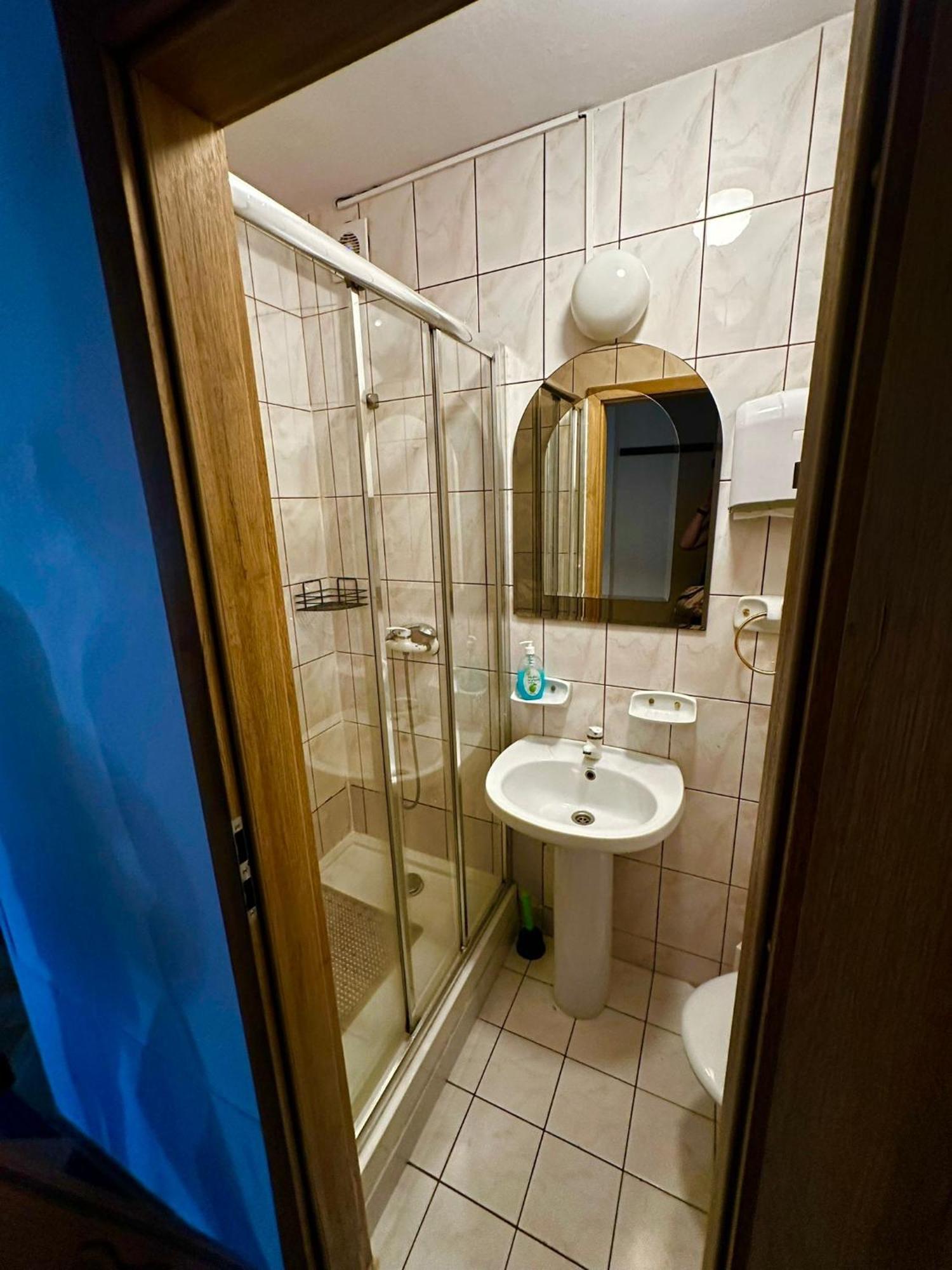Hostel Tolek Варшава Экстерьер фото