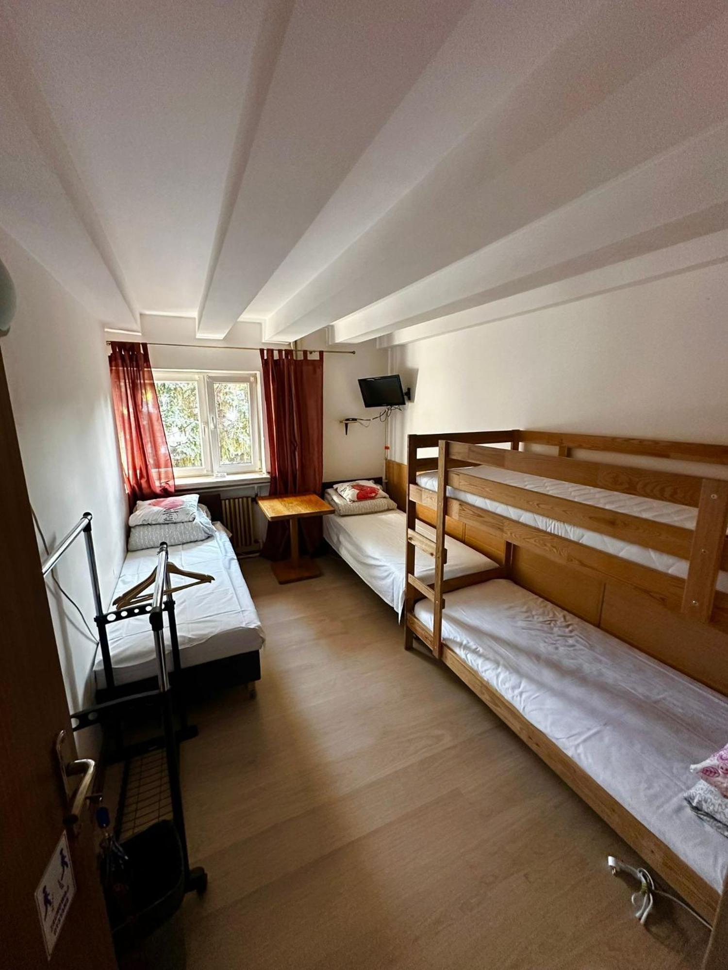 Hostel Tolek Варшава Экстерьер фото