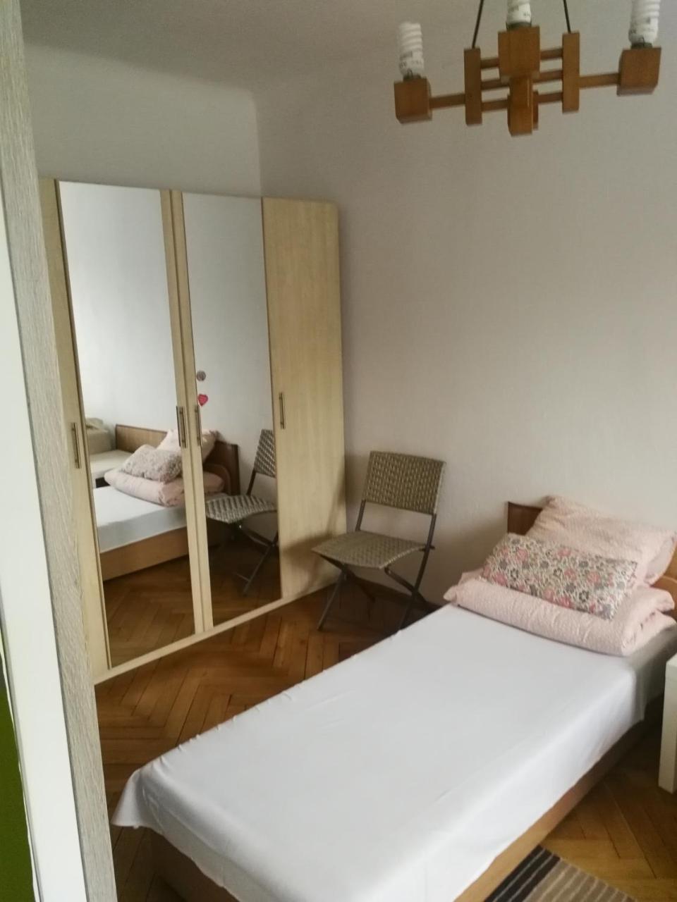 Hostel Tolek Варшава Экстерьер фото